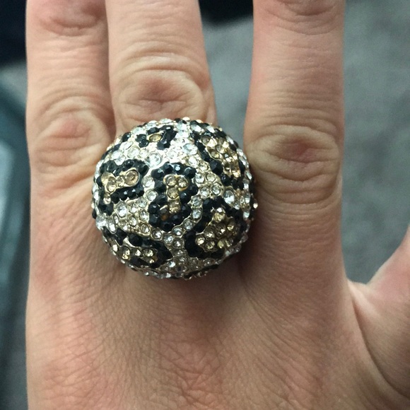 Round Leopard Express Ring - Picture 2 of 6